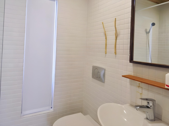 Bathroom 4, Acacia Po Bed and Breakfast, Pingtung