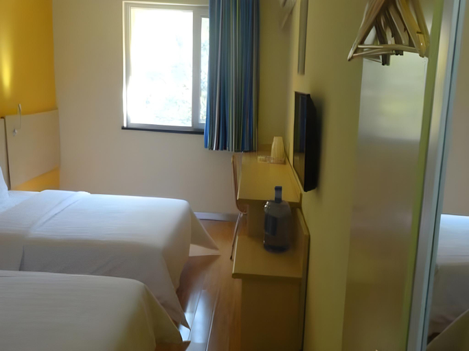 Bedroom 2, 7 Days Inn Linfen Railway Station, Linfen
