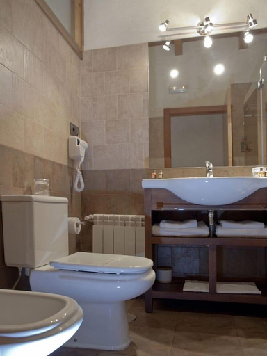 Bathroom 5, Las Leyendas, Ávila