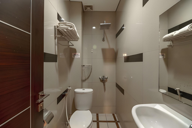 Bathroom, Hotel JAV Front One, Lahat