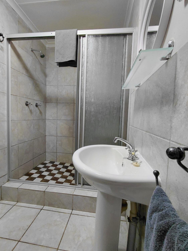 Bathroom 4, African Dreamz, Umkhanyakude
