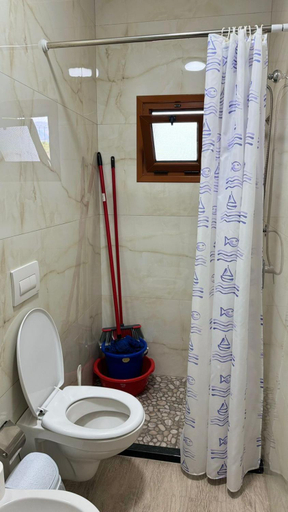 Bathroom 3, Orikum Apartments, Vlorës