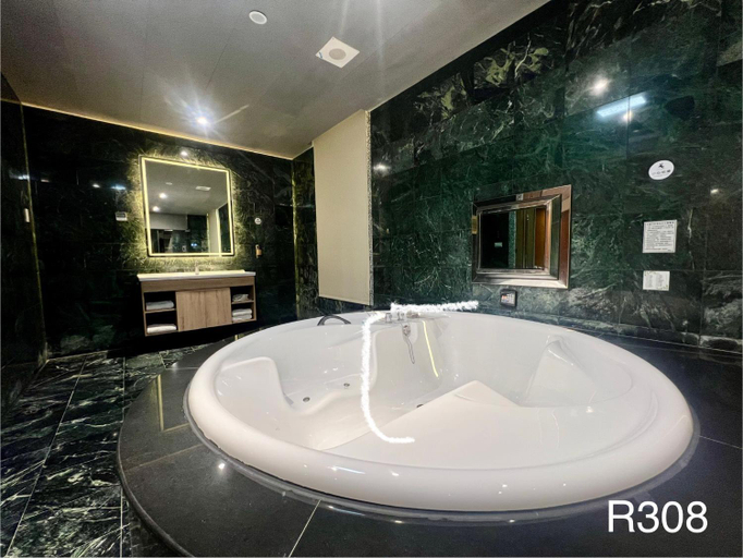 Bathroom 5, Holiday Motel - Wunjhong Branch, Tainan