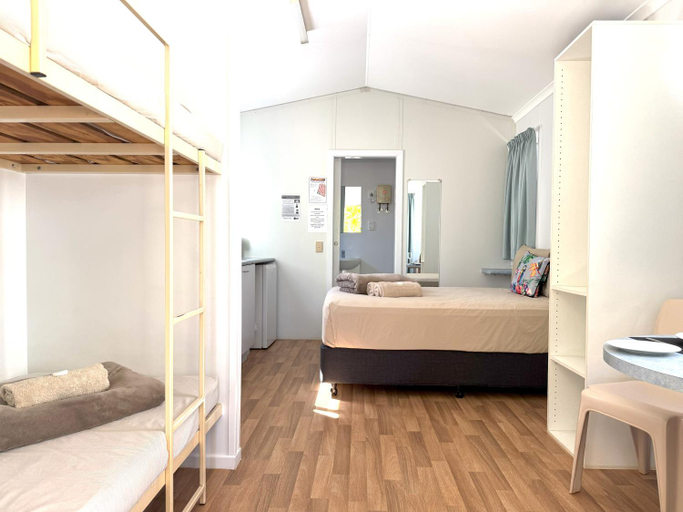 Bedroom 4, Karumba Point Sunset Caravan Park, Carpentaria