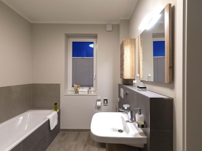 Bathroom 3, Exclusives Appartement auf Fehmarn, Ostholstein