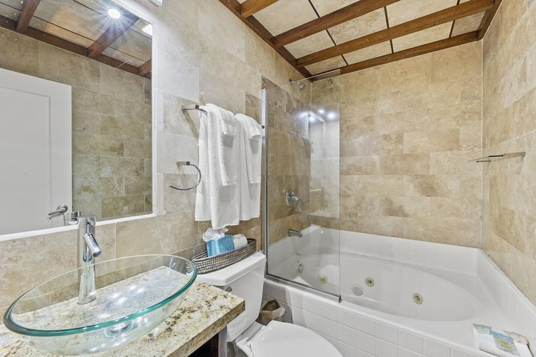 Bathroom 2, Umaya Resort & Adventures