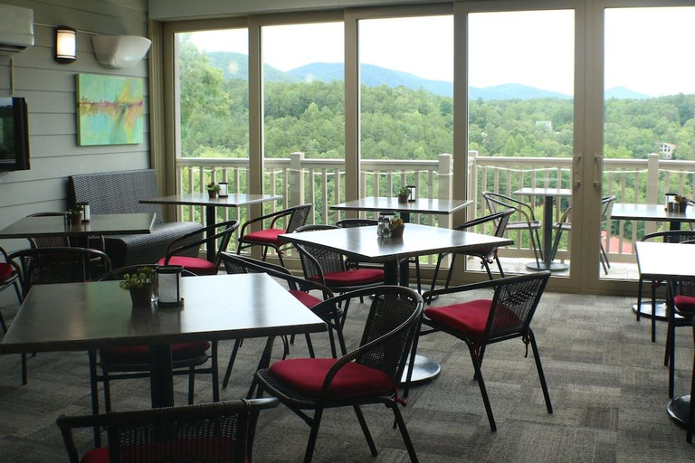 Food & Drinks 5, Valhalla Resort Hotel, White