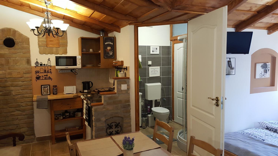 Others 5, Mendei Vendeghaz - Deluxe Apartman, Monor