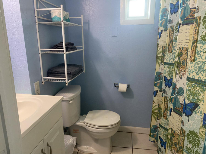 Bathroom 4, Oasis Palms Resort, Pinellas