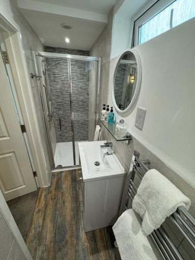 Bathroom 3, Mariners Hotel, Devon