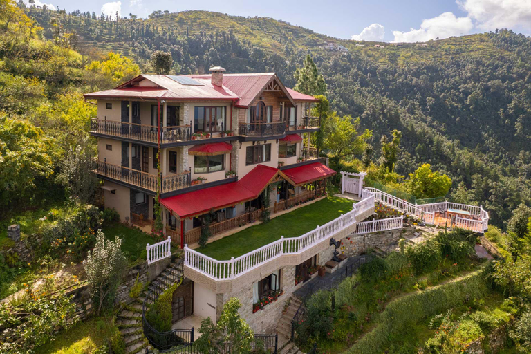 Exterior & Views