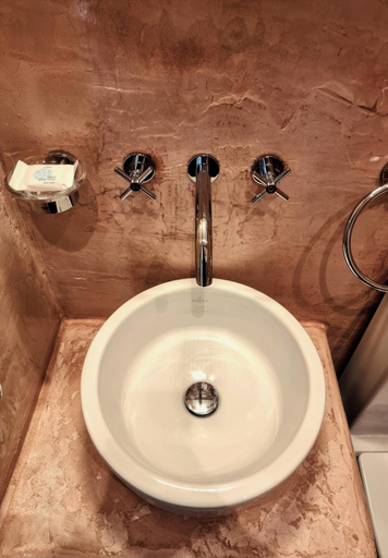 Bathroom 4, Anavalos, Peloponnese