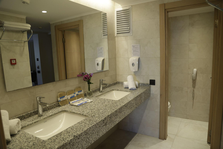 Bathroom 5, PIRIL HOTEL THERMAL BEAUTY SPA, Çeşme