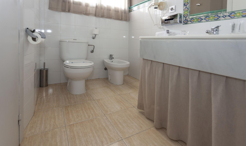 Bathroom 4, AACR Hotel Monteolivos, Sevilla