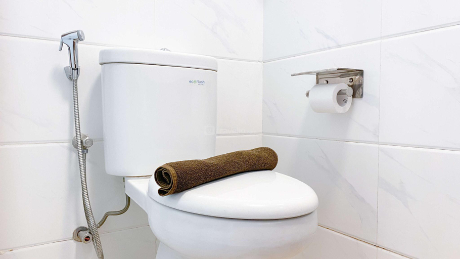 Bathroom 3, Best Choice Nice Studio Sky House BSD By Travelio, Tangerang Selatan