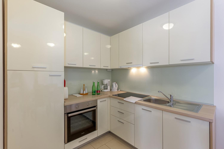 Others 5, Apartments Mike, Malinska-Dubašnica