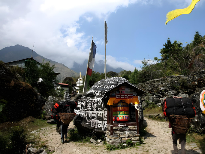 Others 3, Mountain Lodges of Nepal, Phakding, Sagarmatha