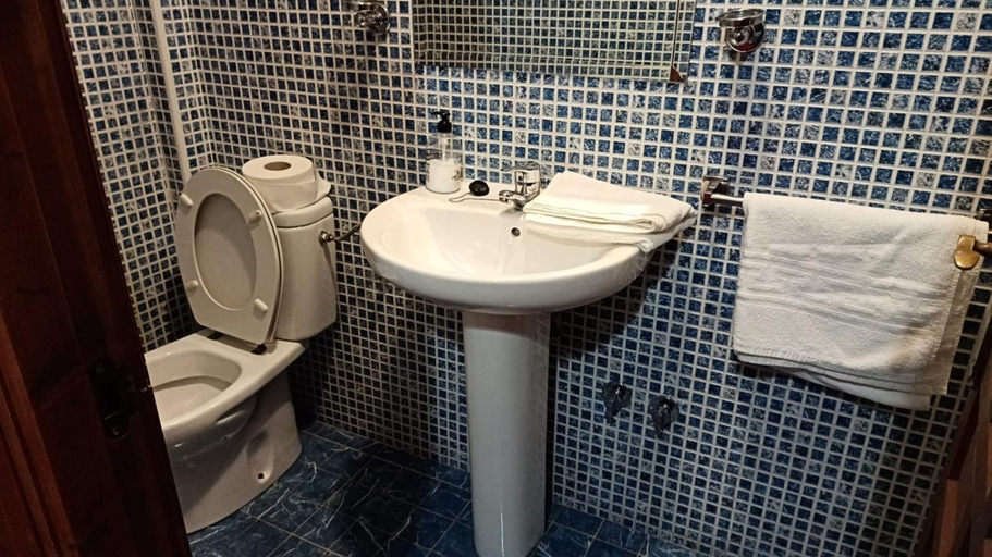 Bathroom 3, Habitaciones asador el puente, Vizcaya