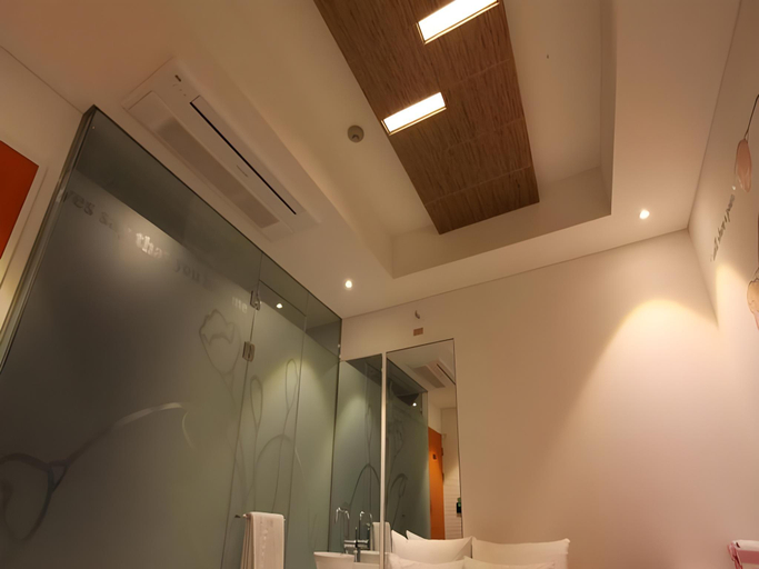 Bathroom 3, Crossing Hotel, Gangseo