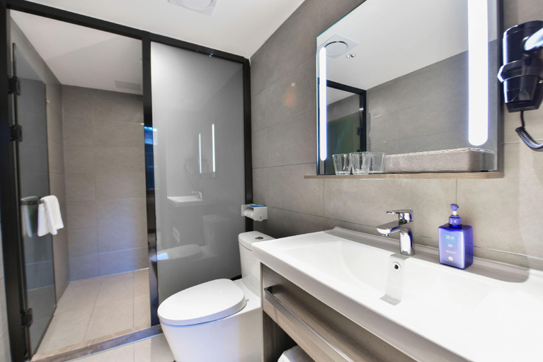 Bathroom 3, Hanting Hotel Xishuangbanna Kongquehu, Xishuangbanna Dai