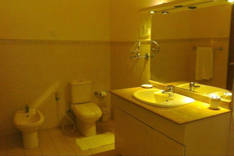 Bathroom 4, Silvikris Villa, Dehiwala-Mount Lavinia