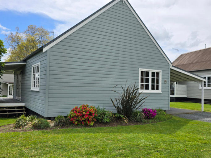 Exterior & Views