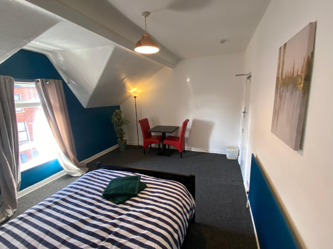 Others 4, bnb, Belfast