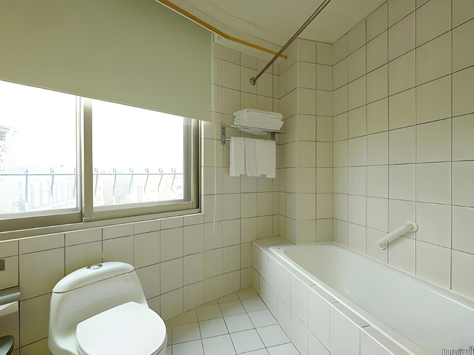 Bathroom 4, Cambridge Hotel Yung Kong, Tainan