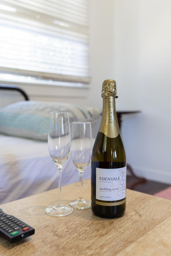 Food & Drinks 5, Zen Escape Guest House "Location 3" - Hidden Gem, Funky Corner, Boutique Granny Flat, Zillmere