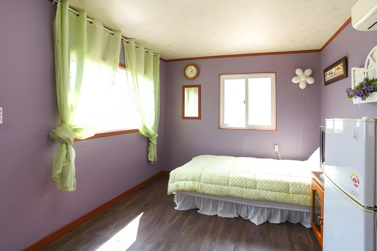 Bedroom 2, Yangyang Dasanbang Pension, Yangyang