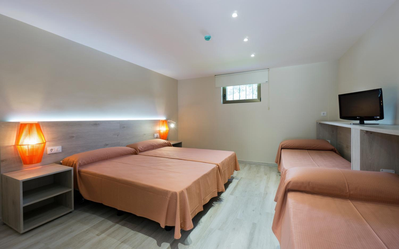 Bedroom 4, Medplaya Aparthotel Sant Eloi, Girona