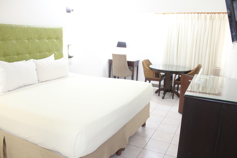 Bedroom 3, Altamont Court Hotel