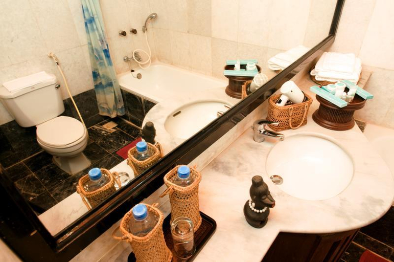 Bathroom, Thazin Garden Hotel, Myingyan
