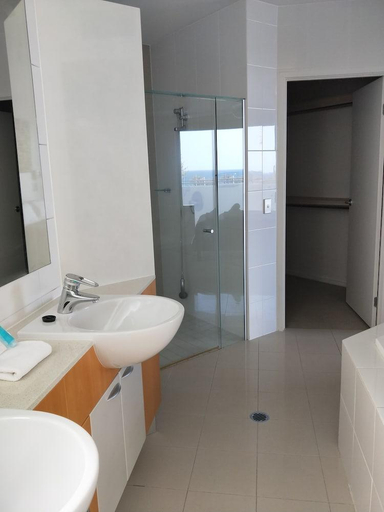 Bathroom 5, Trilogy Surfers Paradise, Gold Coast