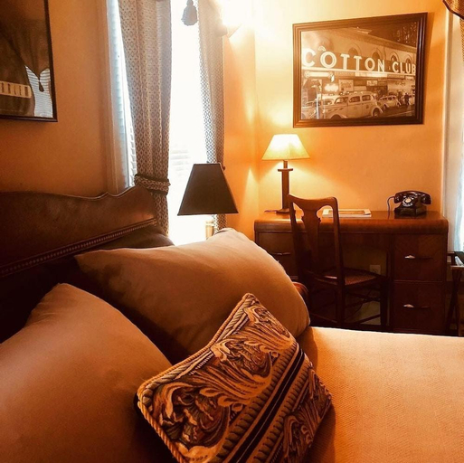 Bedroom 5, Princess Anne Book Lovers Inn, Somerset