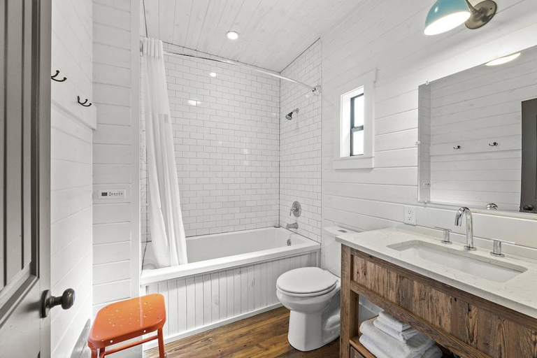 Bathroom 3, Camp Comfort, Kendall