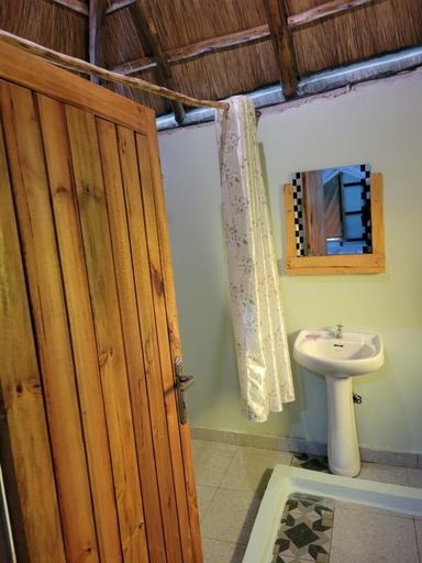 Bathroom 3, Songbird Safari Lodge and Campsite, Bunyaruguru