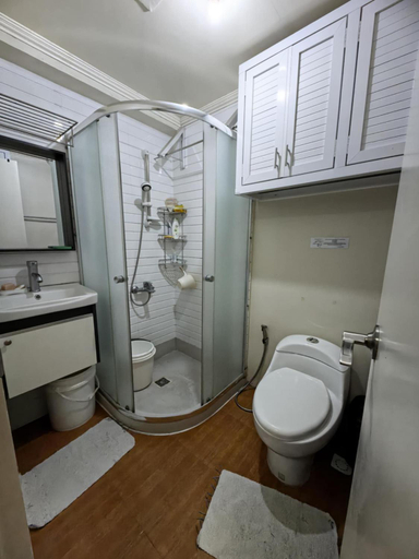 Bathroom 5, Gardenville Hotel, Baguio City