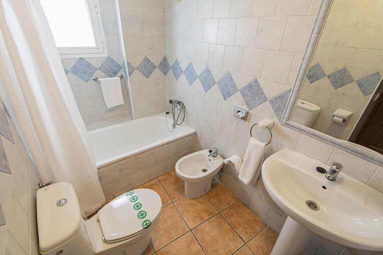 Bathroom 3, Hostal Marissal, Málaga