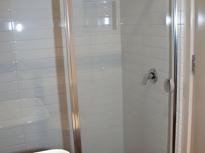 Bathroom 4, Central Shepparton Apartments, Shepparton
