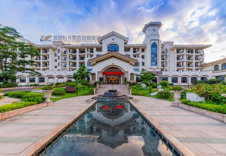 Exterior & Views