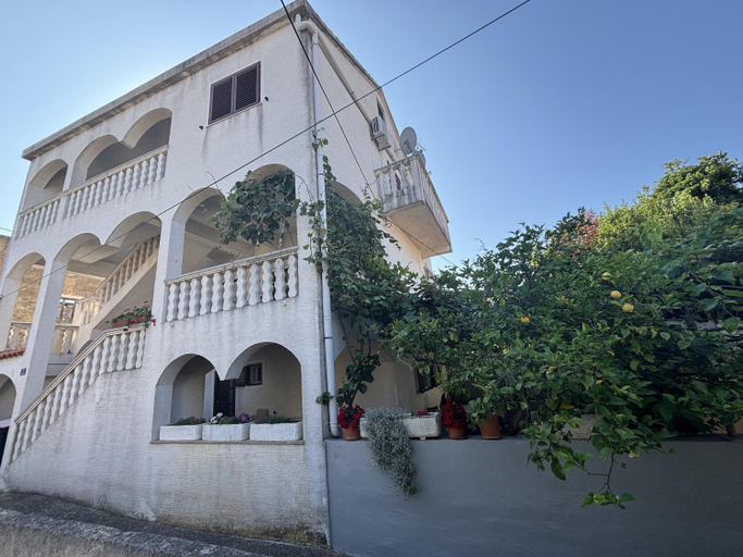 Others 5, Apartments Venilia, Preko
