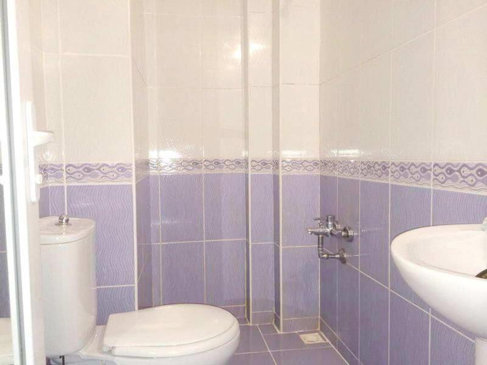 Bathroom 5, Pegasus Motel, Marmara
