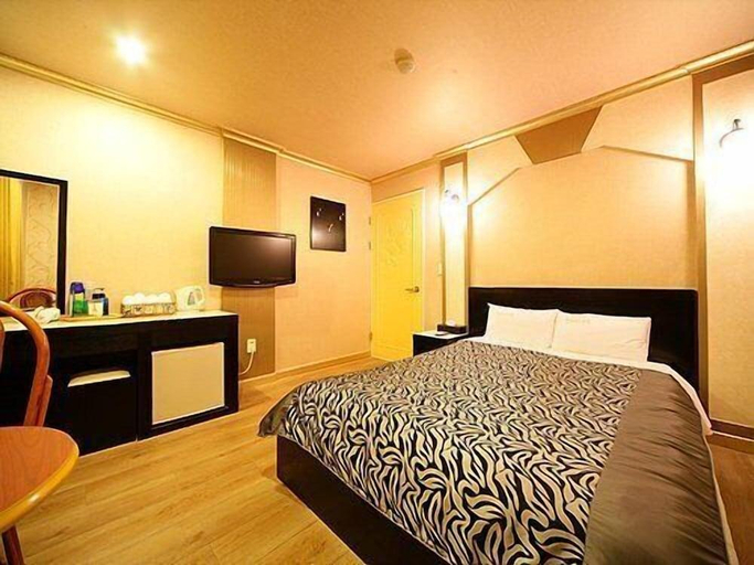 Bedroom 5, Island Motel, Yeosu