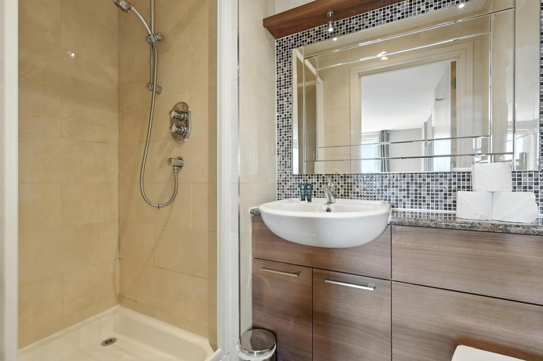 Bathroom 3, Central Belfast Apartments: Park Avenue, Belfast