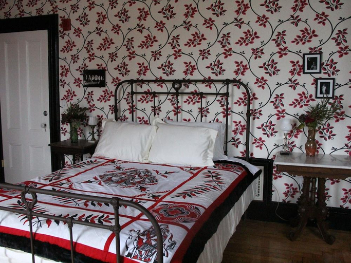 Bedroom 3, The Wedding Cake House, Providence
