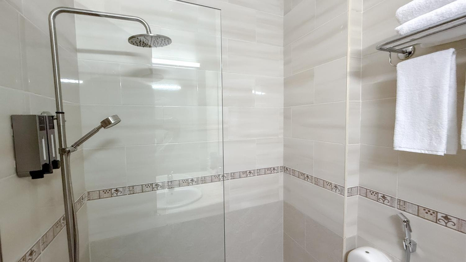 Bathroom 5, Aqaba Gulf Hotel, Aqaba
