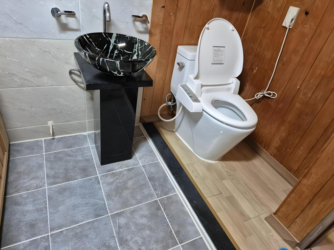 Bathroom, Tongyeong Sea Garden Pension, Tongyeong