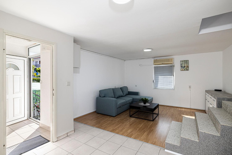 Others 4, Sydney Apartment, Bilice