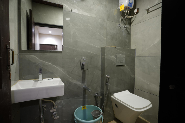 Bathroom 4, Hotel Blissful, Thane